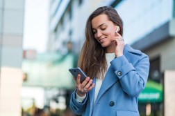 Comparing the Battery Life of Popular Wireless Earbud Brands